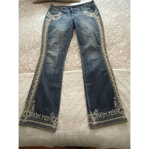 Laurie Felt Los Angeles embroidered, high rise, boot cut jeans, size 8 - Picture 1 of 8